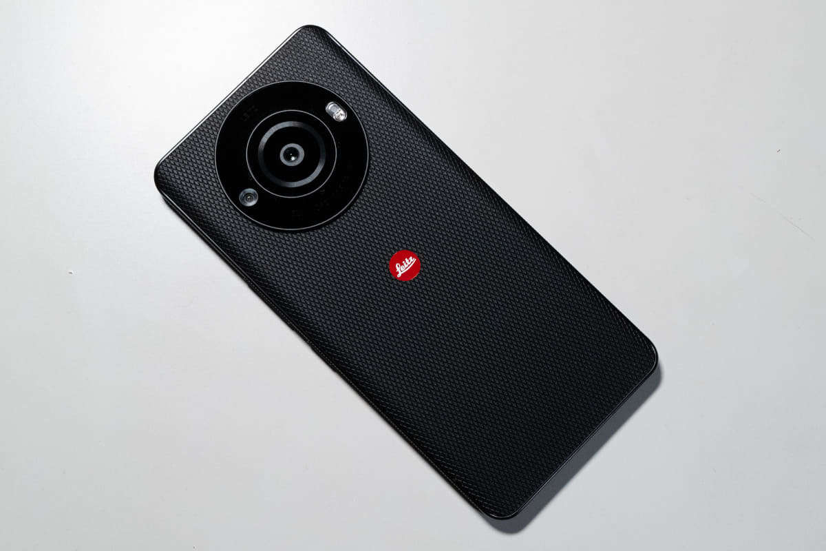 ブラック基調のデザインに一新