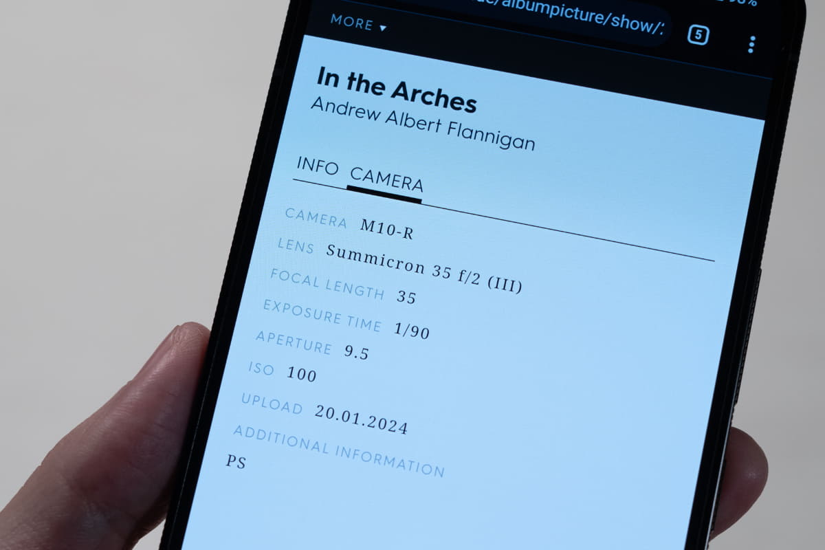 写真をタップするとブラウザが起動し、詳細データを確認できる