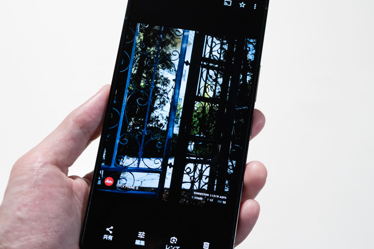 撮影画像にはウォーターマークを入れられる。簡単な撮影データも記される