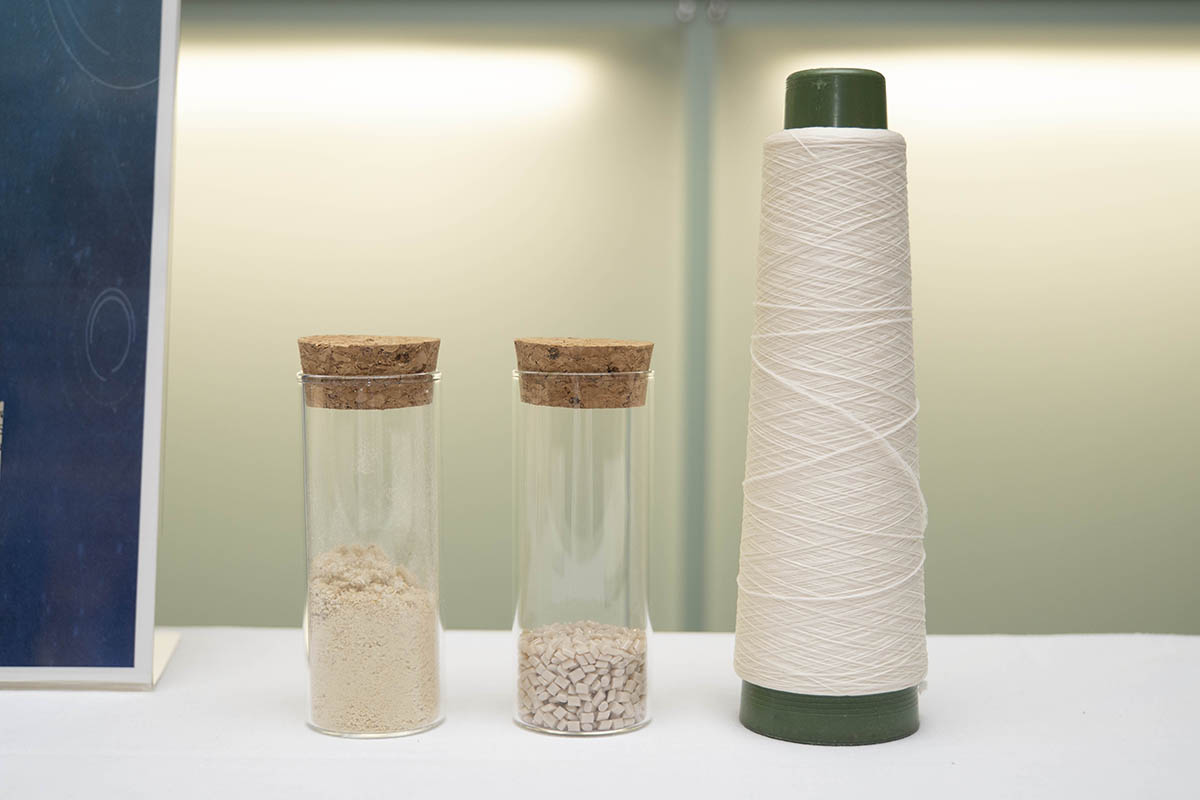 左から順に素材生成の過程