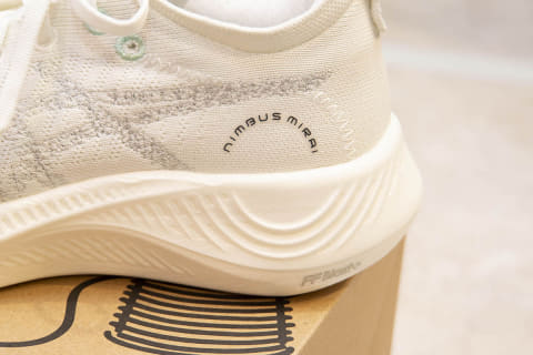 ⑪ asics　アシックス　ニンバス　ミライ　ランニングシューズ　トレシュー アシックス、アッパーとソールを分別しやすいシューズ「ニンバスミライ