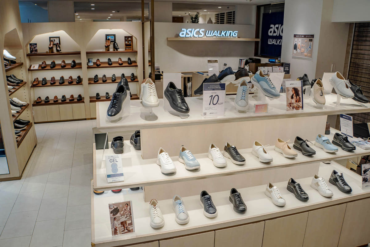 アシックスウォーキング 銀座インズ(東京都中央区銀座西2-2先 銀座インズ2 1階)