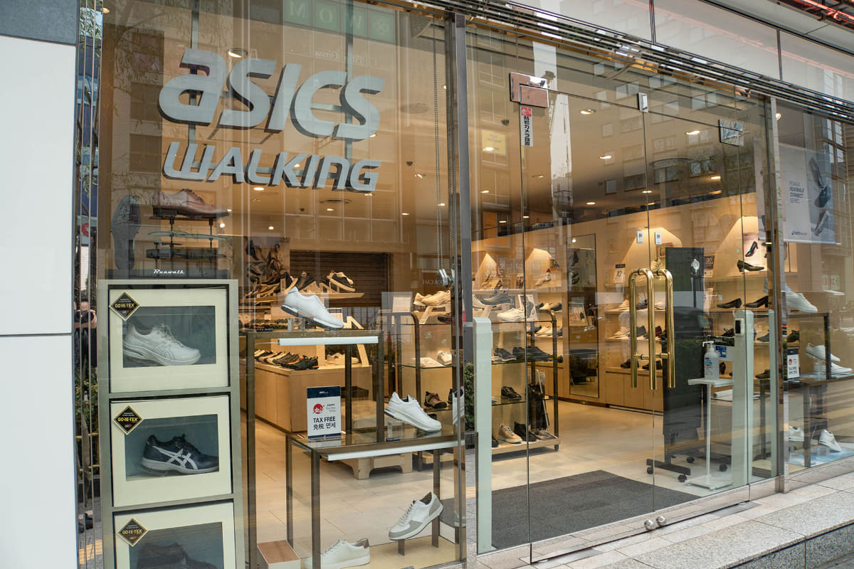 取材はアシックスウォーキング 銀座インズで実施