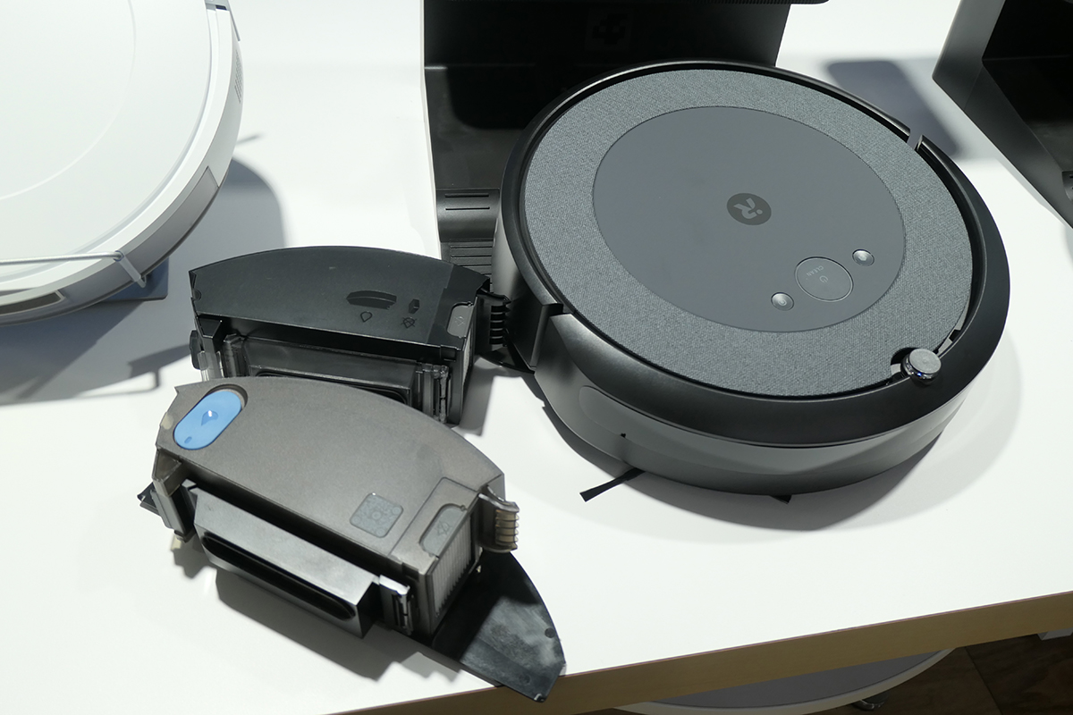 水拭き対応のダスト容器を装着している場合、ゴミ収集には非対応