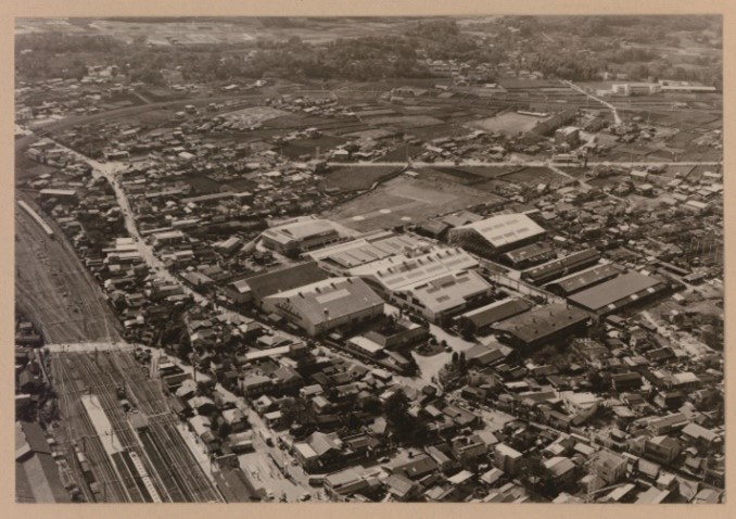 当時の引き込み線があった場所の一部にレールを設置する