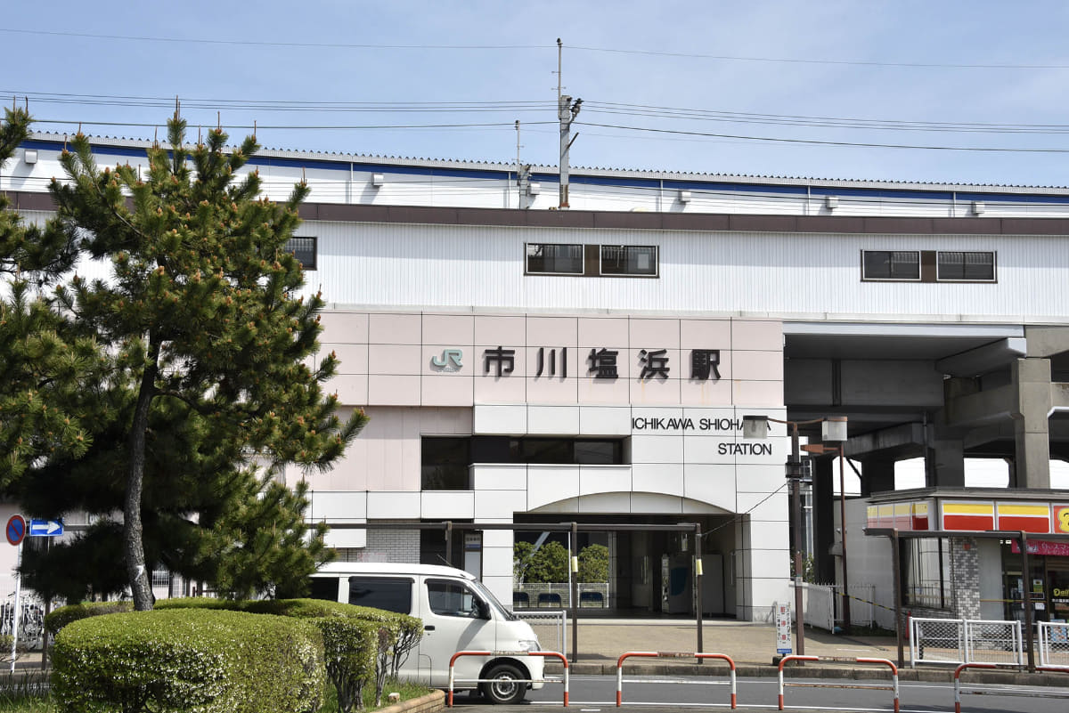 市川塩浜駅の周辺は工場街・倉庫街