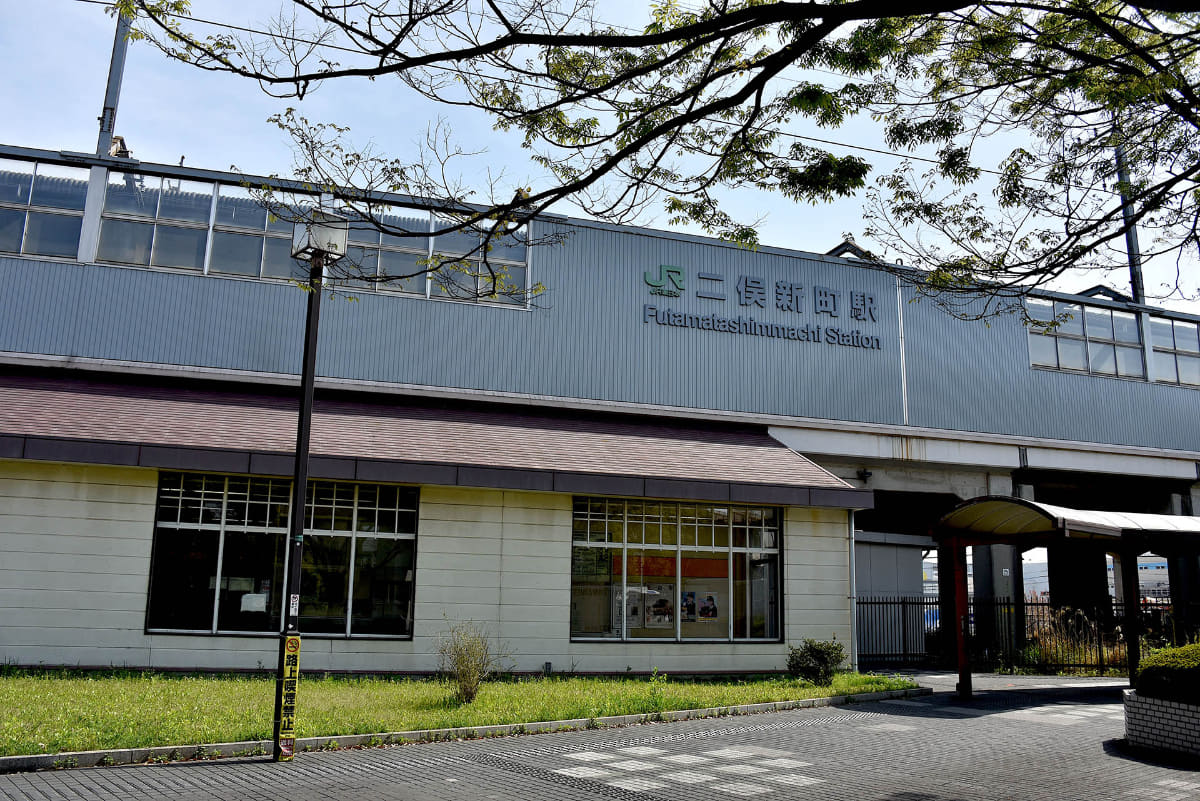 二俣新町駅の駅前はタイムスリップしたかのような佇まいを残している