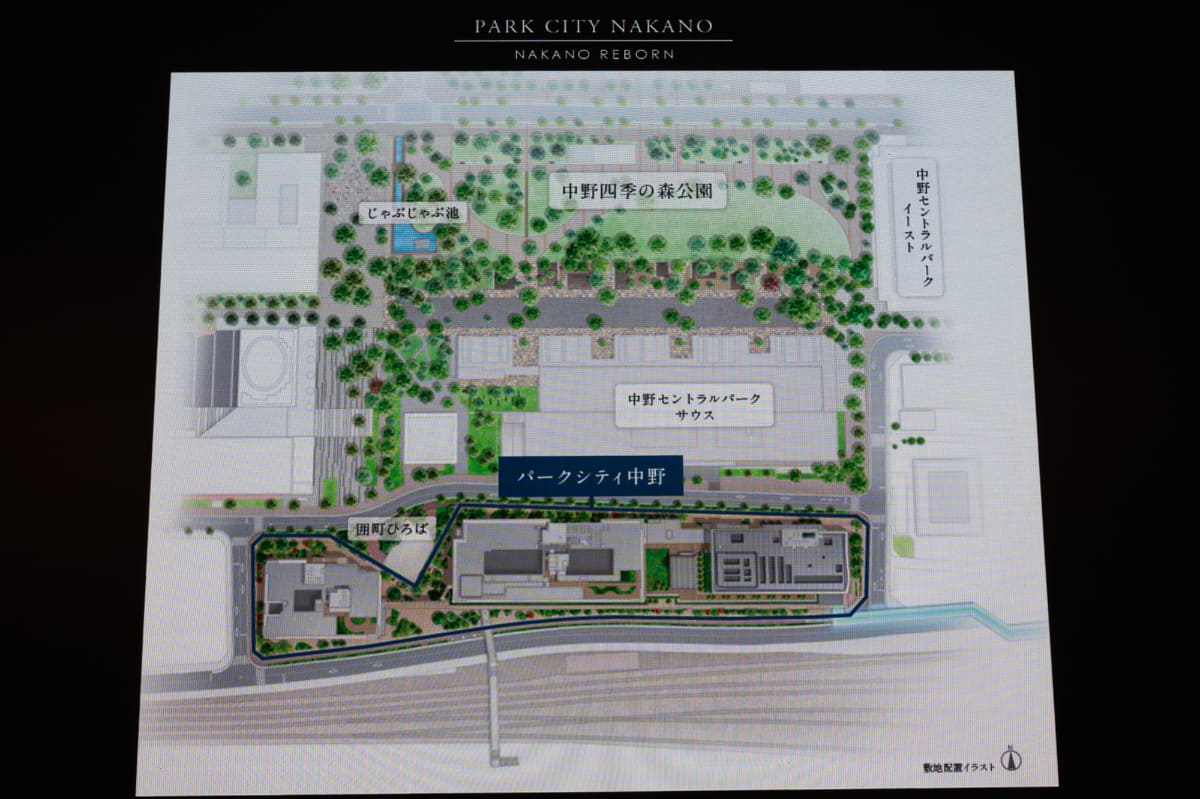 北側に「四季の森公園」などが隣接