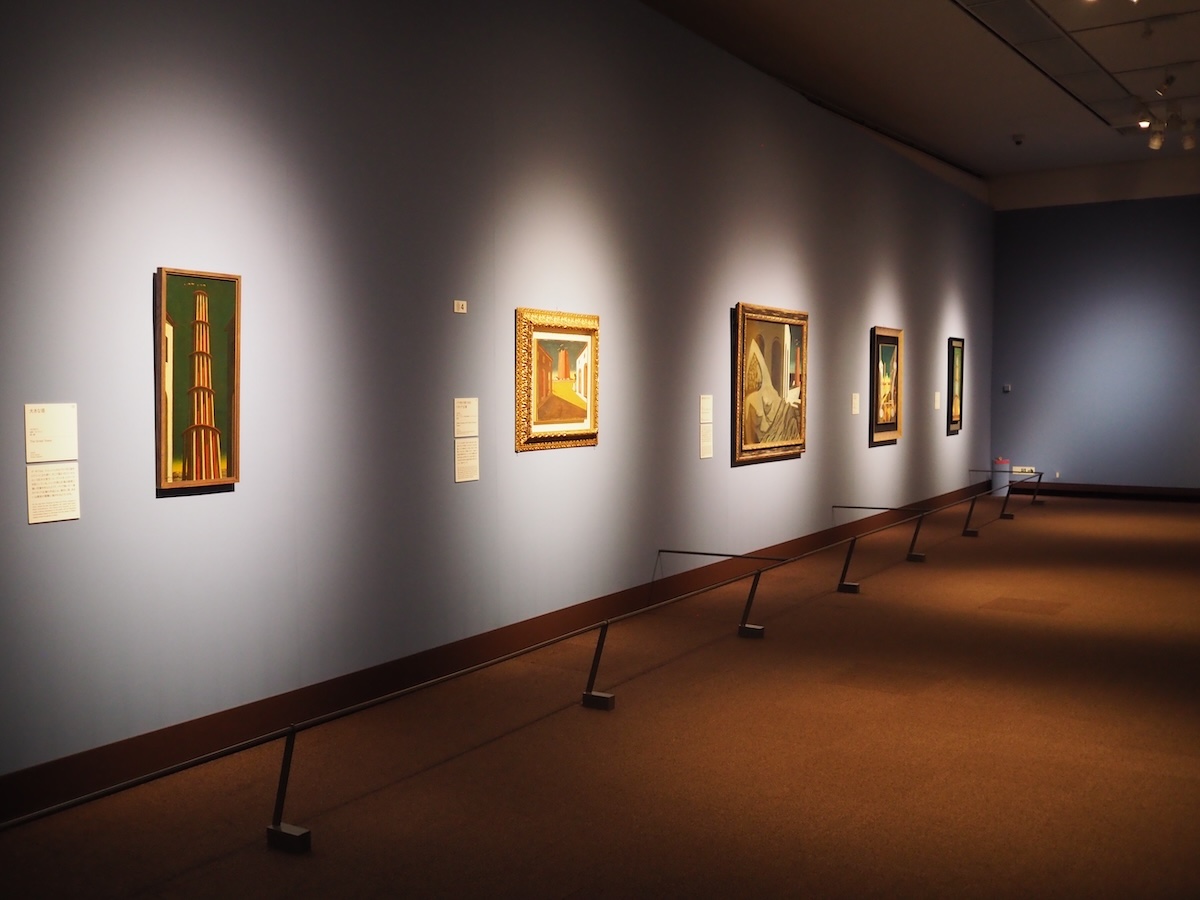 展示風景 (C)Giorgio de Chirico, by SIAE 2024