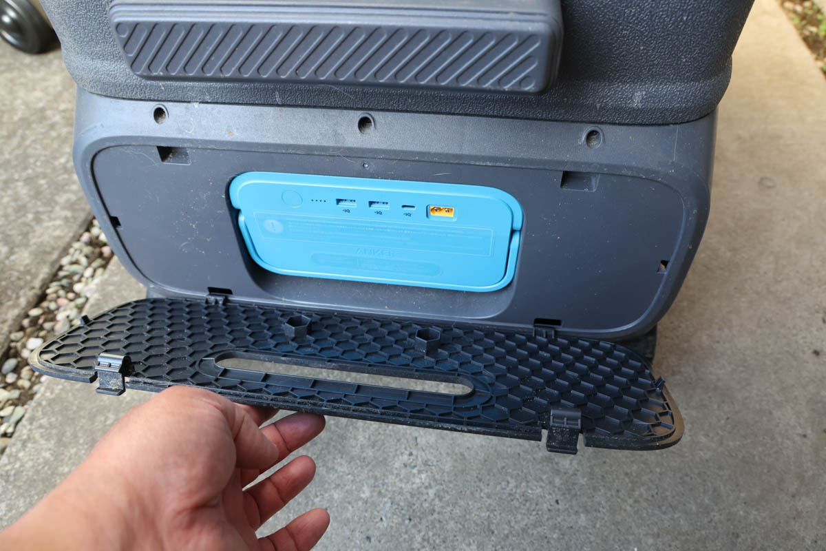 バッテリーは取り外し可能で、ポータブル電源としても利用できます