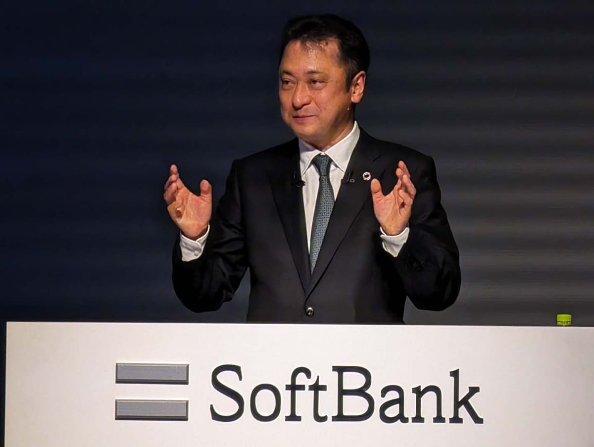 決算会見で説明するソフトバンク代表取締役社長執行役員兼CEOの宮川潤一氏