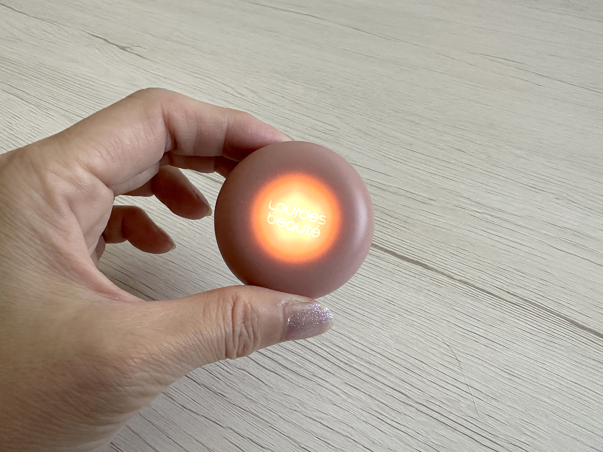 温度は3段階。「弱」は最大約43℃でじんわりと温かいです