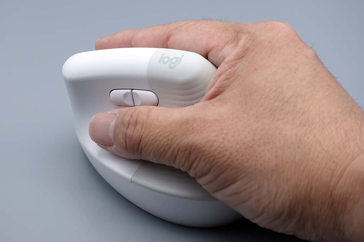 握った親指側に2つのボタン