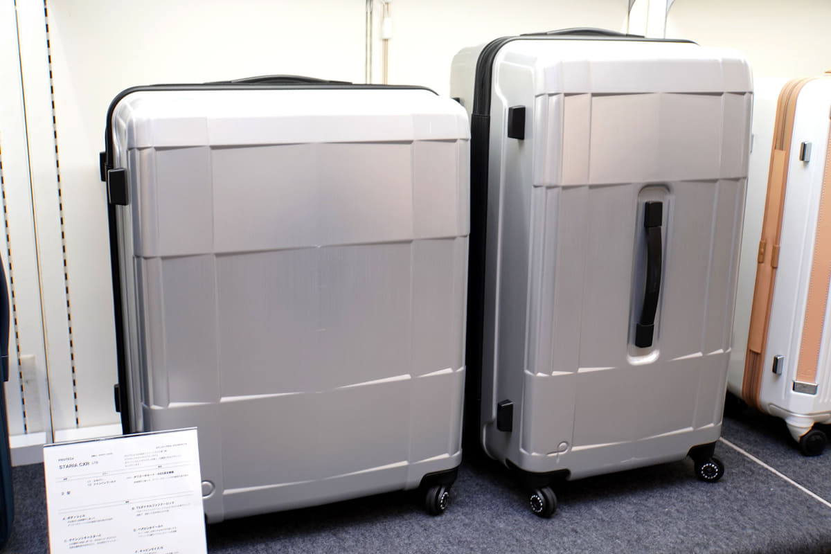 スタリア CXR 20th LTD2。右がトランク型