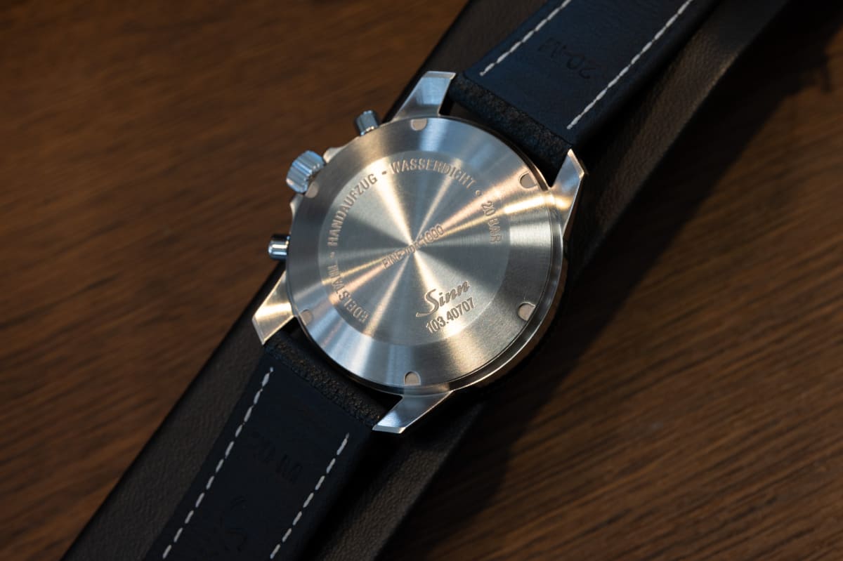 裏蓋はステンレススチール製