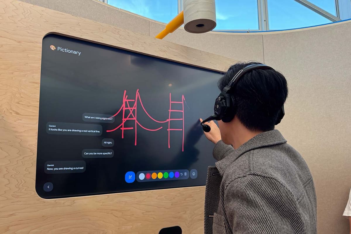 Google I/O会場で体験できたProject Astraのデモ。指で描いた絵に声でヒントを追加すると、Astraが答えを出してくれる