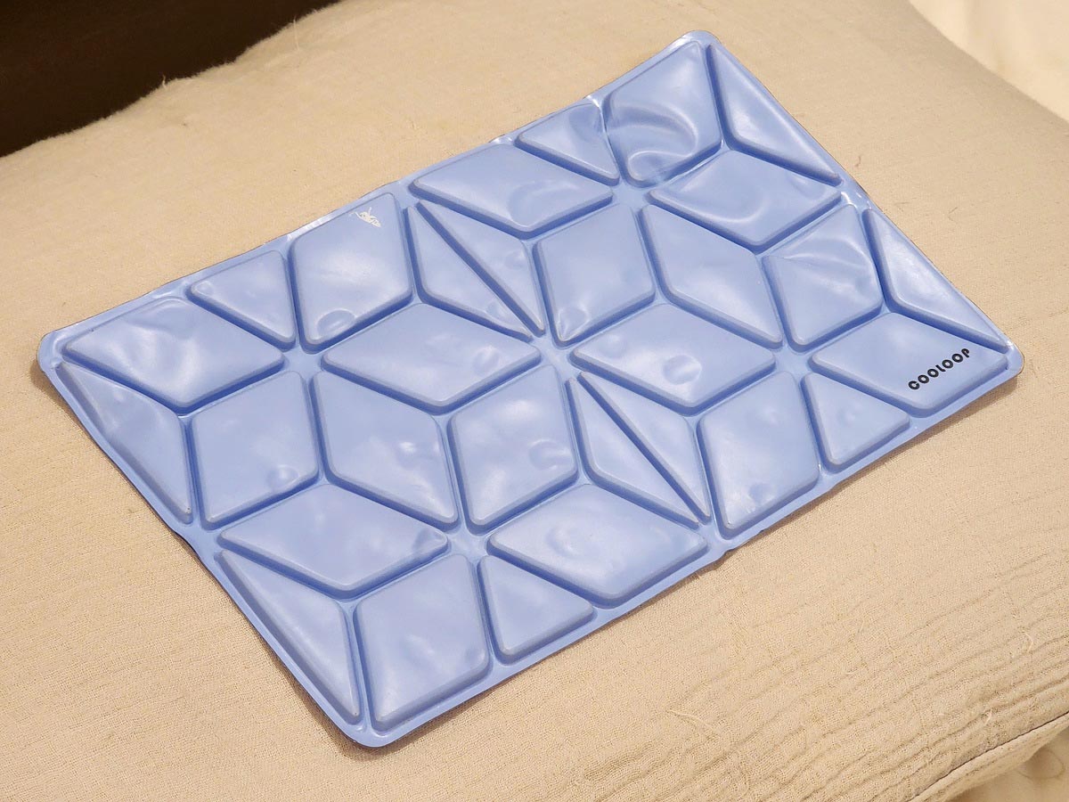 シートタイプなので就寝時におすすめ。タオルを巻かずに使えます