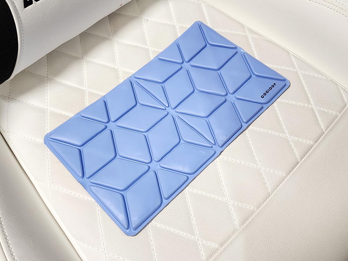 仕事用の椅子の座面に敷くのも良かったです