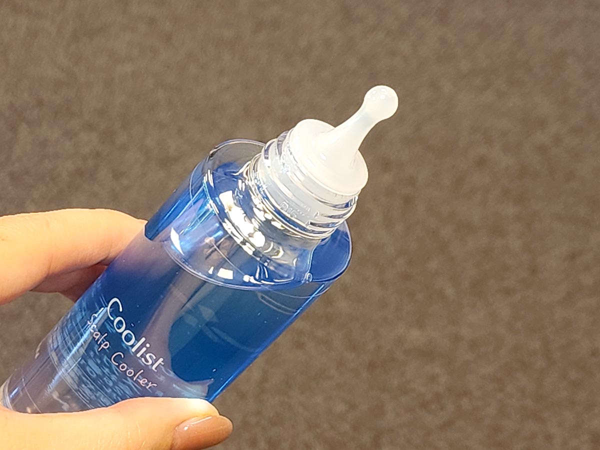 ノズルで頭皮に直塗りします