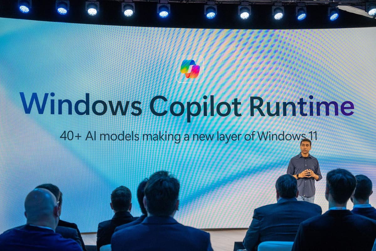 Copilot＋ PCで動くWindows 11には「Windows Copilot Runtime」というレイヤーができて、これをプロセッサー内のNPUで動かす