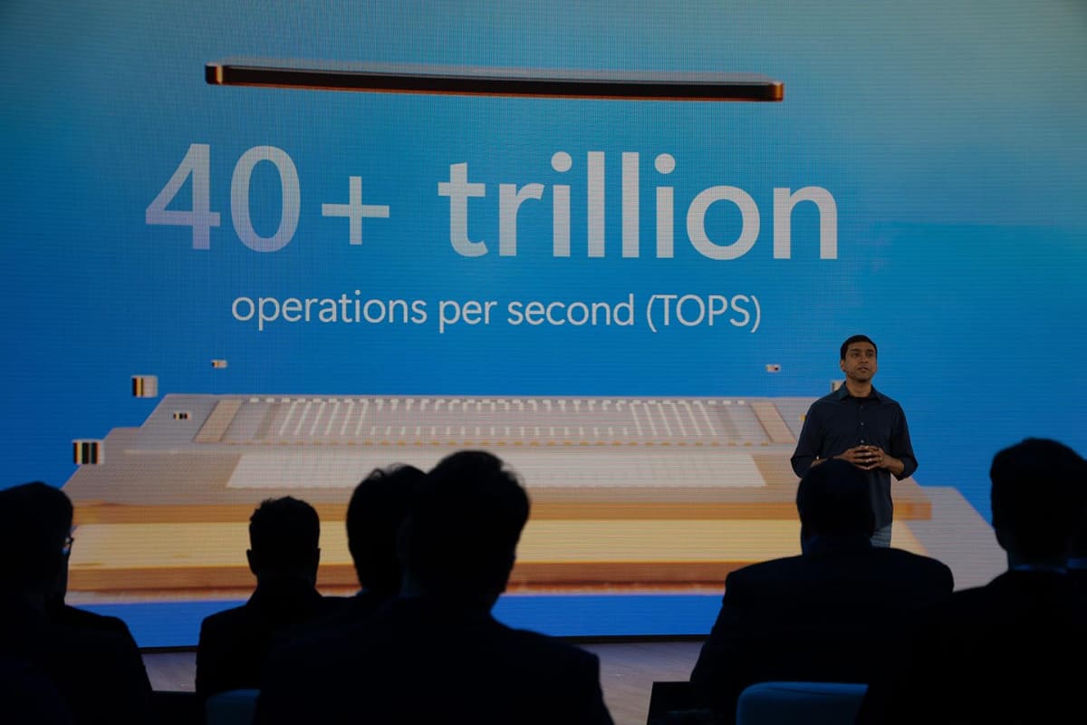 Copilot+ PCでは16GBのメモリーと256GBのSSD、さらに40TOPS以上の性能を持つNPUを内蔵したプロセッサーが必須