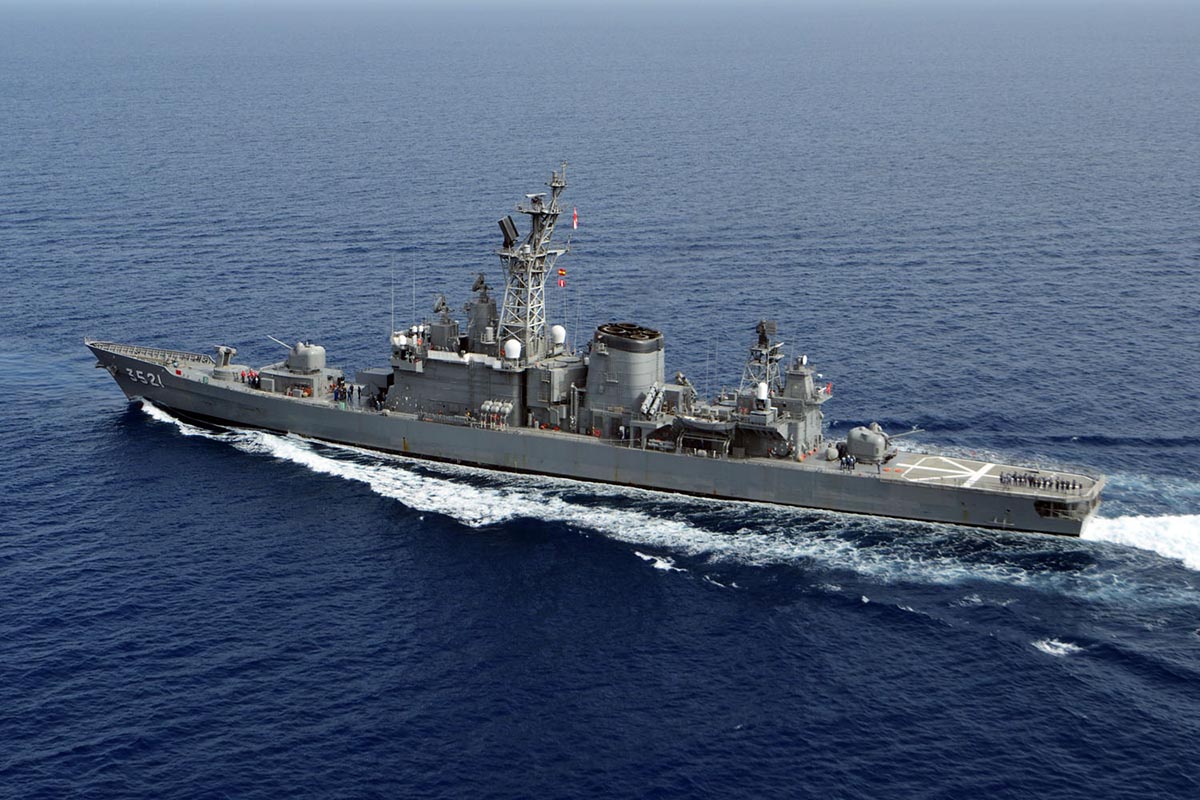 練習艦「しまかぜ」(出典：海上自衛隊ホームページ)