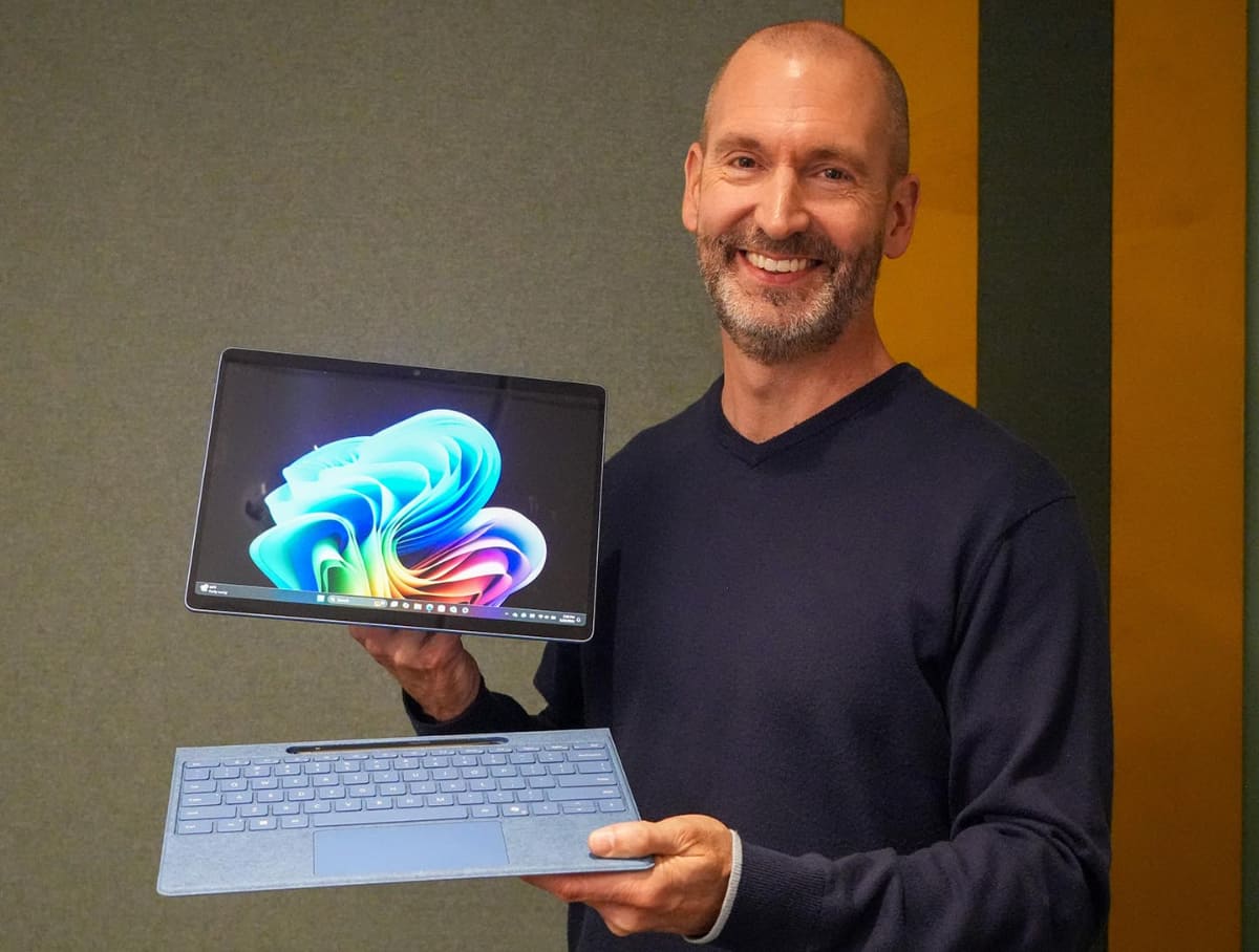 米マイクロソフトのSurface担当コーポレートバイスプレジデントのブレット・オストラム氏