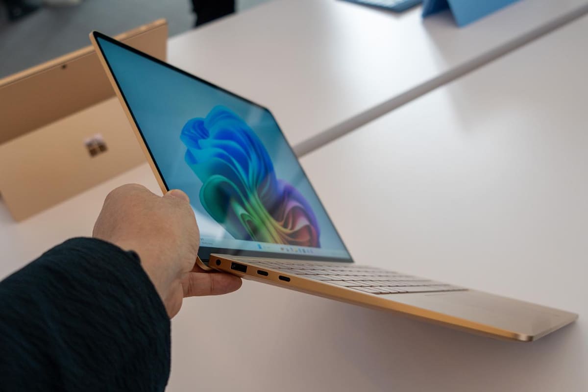 Surface Laptop 13.8インチモデル