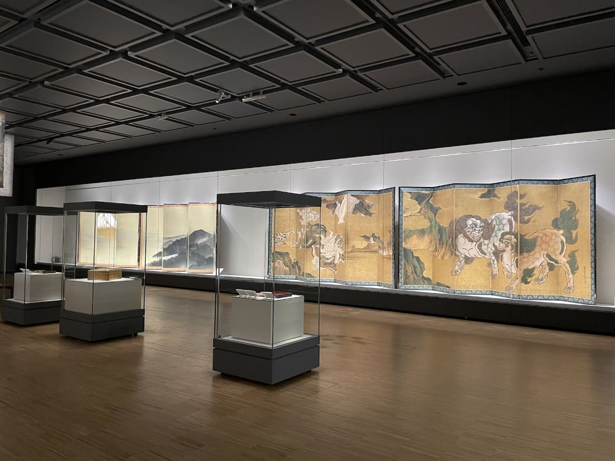 狩野永徳の《唐獅子図屏風》などが見られる展示室1