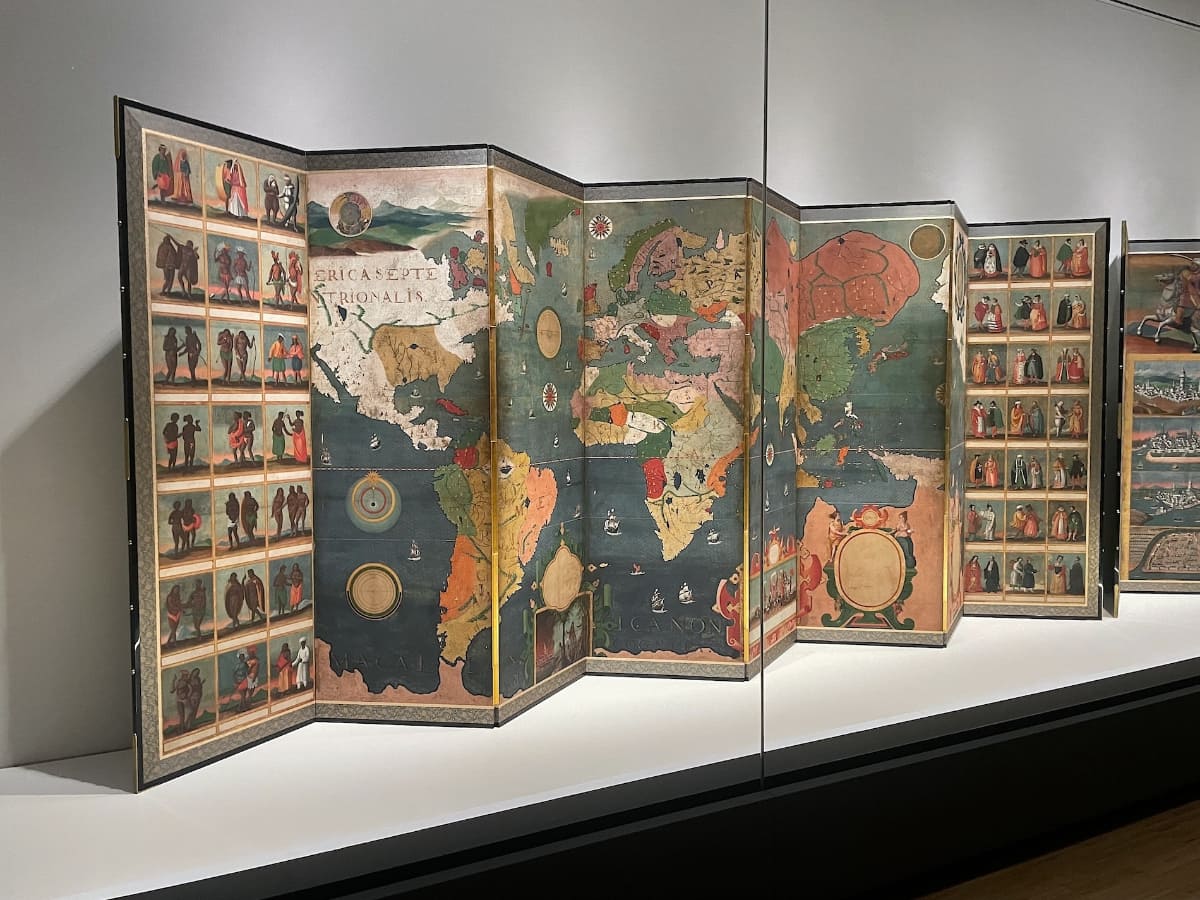 重要文化財の《萬国絵図屏風》