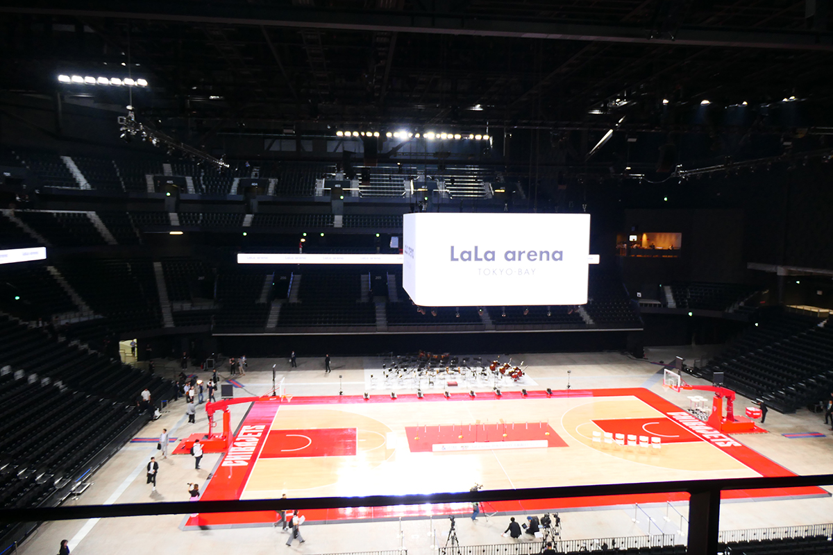 4階最前列に座ったときの視界。少し手すりが視線にかぶる