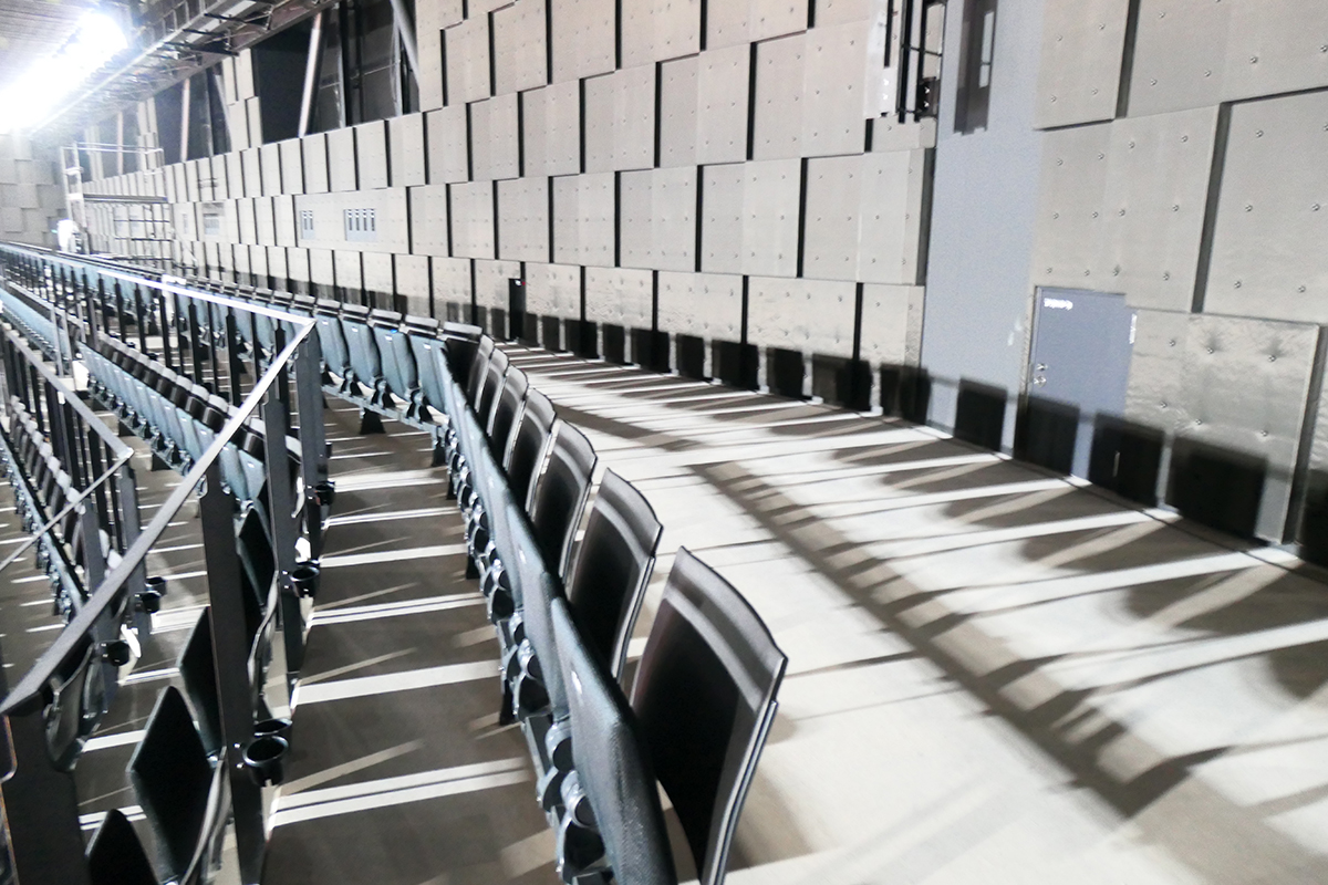 4階最後列。後ろは通路で通行可