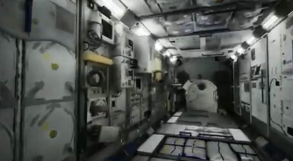デジタルツインで再現されたISS内部