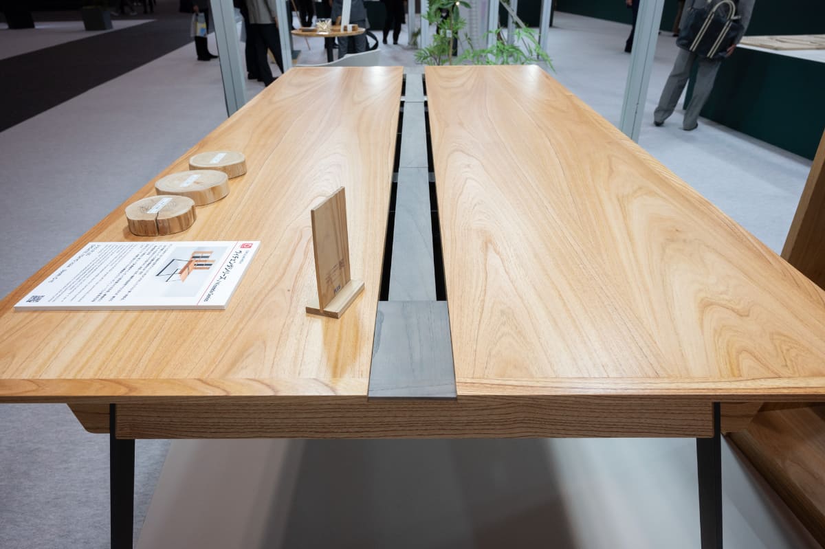 オフィス・デコ「obi:s」。着物の帯を再利用したイス