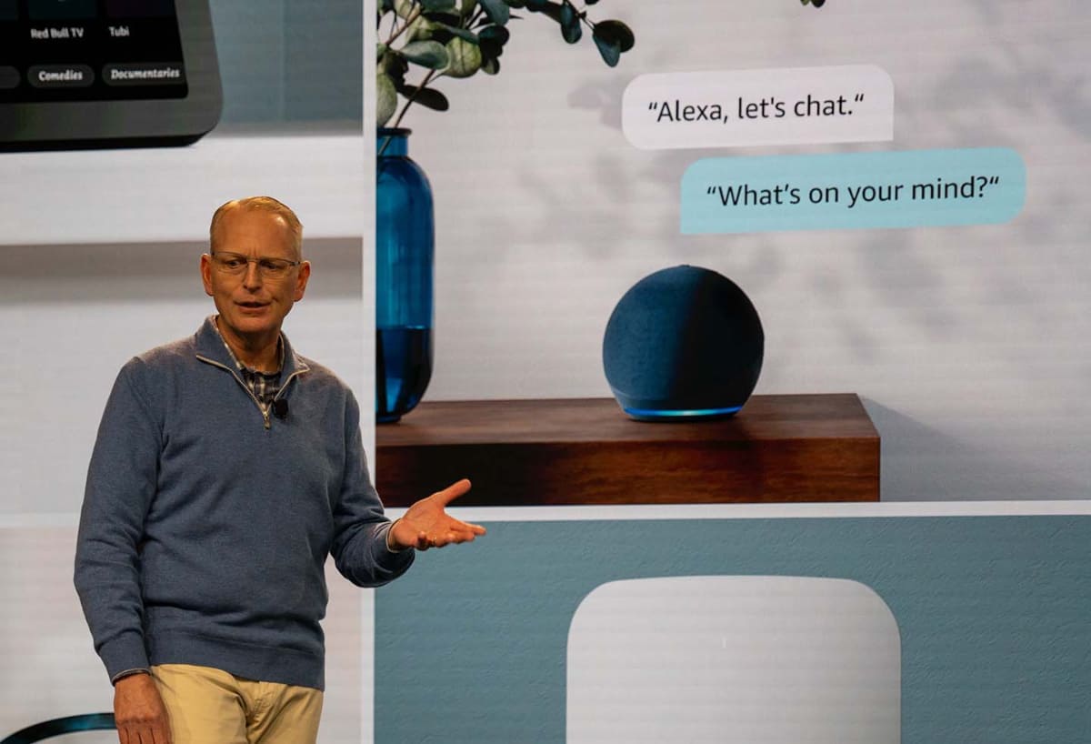 昨年9月に米Amazonで取材した発表より。「Alexa, Let's Chat」のフレーズから生成AIによる応答を行なうサービスを開発中であることが示されている