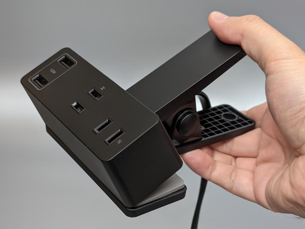 天板のポートは向きがそれぞれ異なっているため、干渉しがちな場合は別のポートを試すことができます