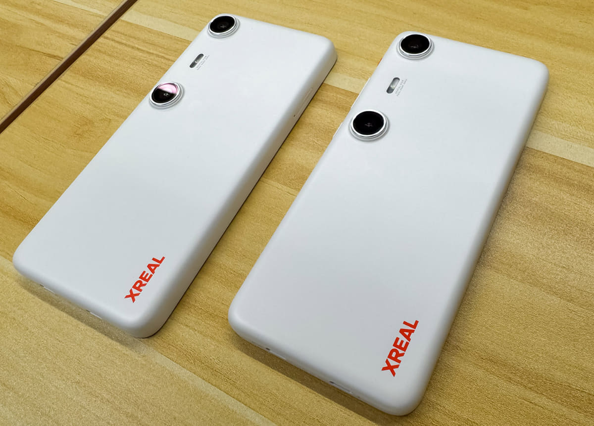 XREAL Beam Pro。2つのカメラが目の間隔に近い形で搭載されていて、空間ビデオ撮影ができるのが特徴