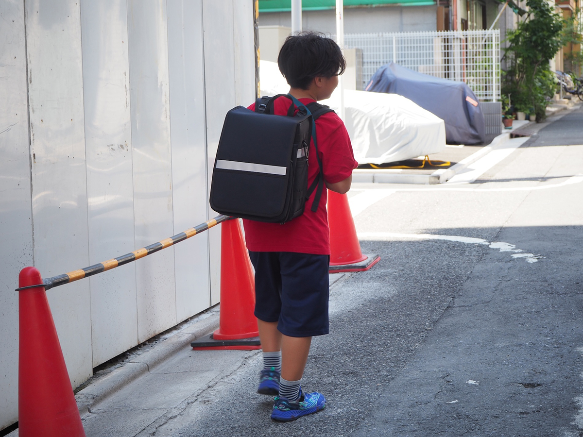 新しいものを得た高揚感からなのか、足取りが軽い
