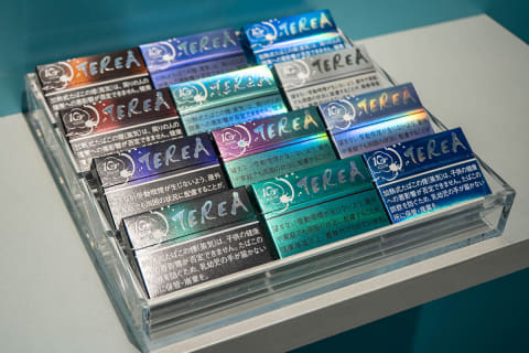 IQOS10周年記念、「TEREA」書道ロゴパッケージ - Impress Watch