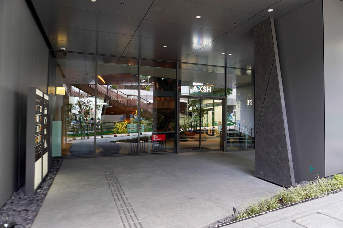 1階の青山通り側出入口