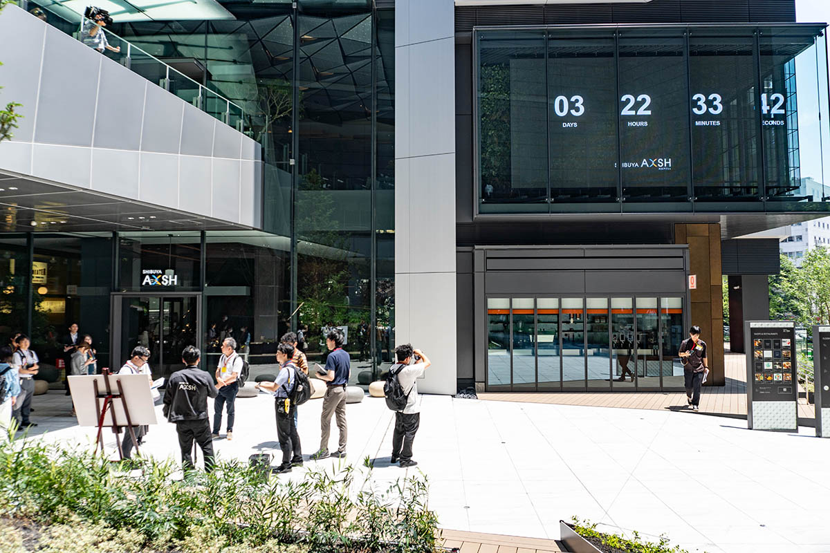 SHIBUスポット。ビジョンで放映されているのはアクシュオープンまでのカウントダウン