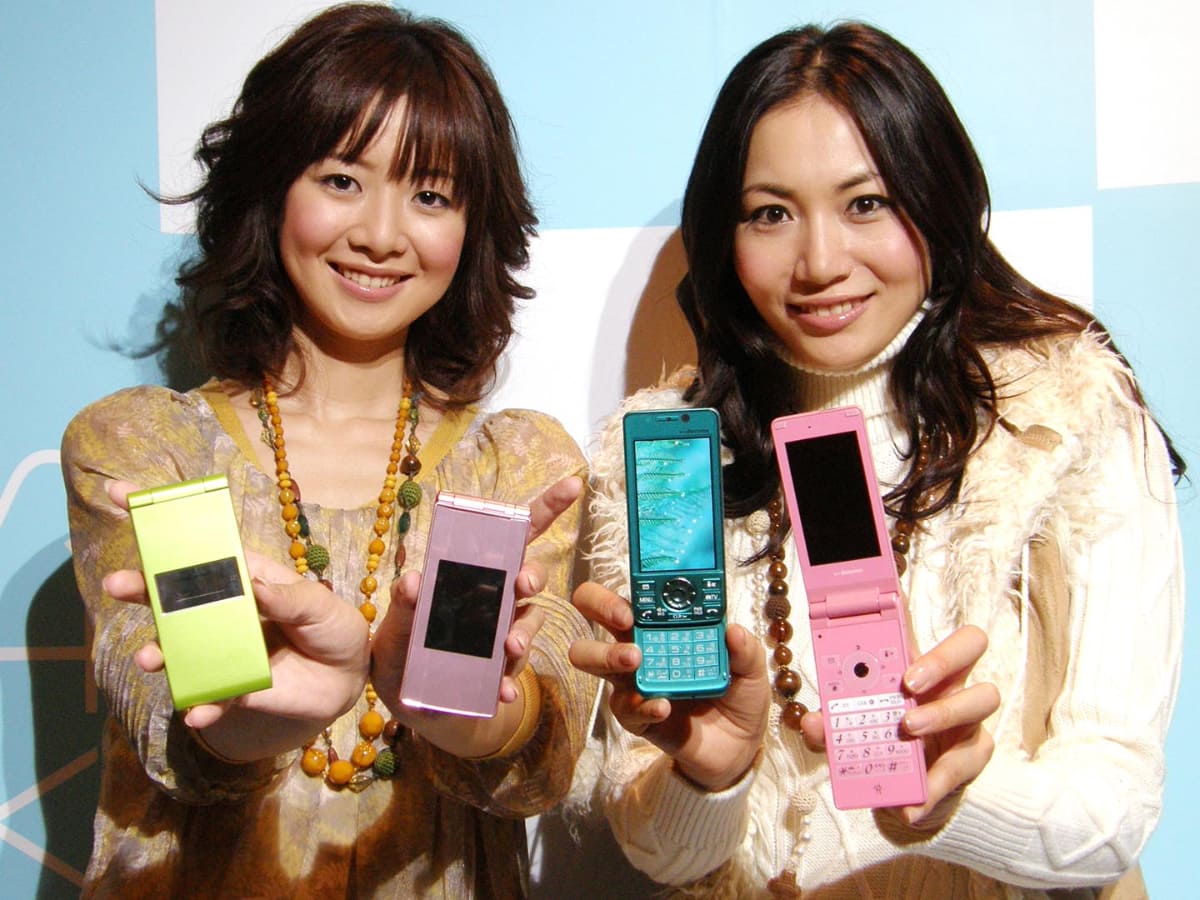 iモード時代は、端末の仕様やその上のサービスもネットワークを考慮して設計されていた。スマホ時代になり、その垂直統合モデルは崩れたものの、ネットワークが土台になっていることに変わりはない(2008年撮影)