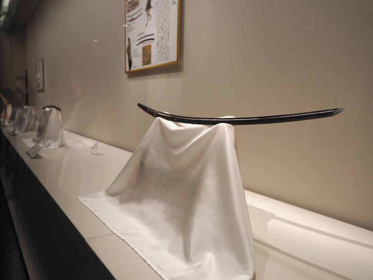 1章「日本刀の種類」の展示風景