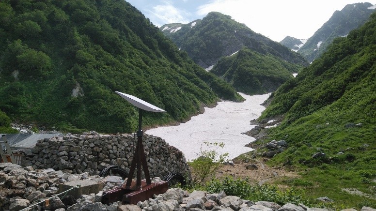 剱岳 真砂沢ロッジに設置したStarlinkアンテナ