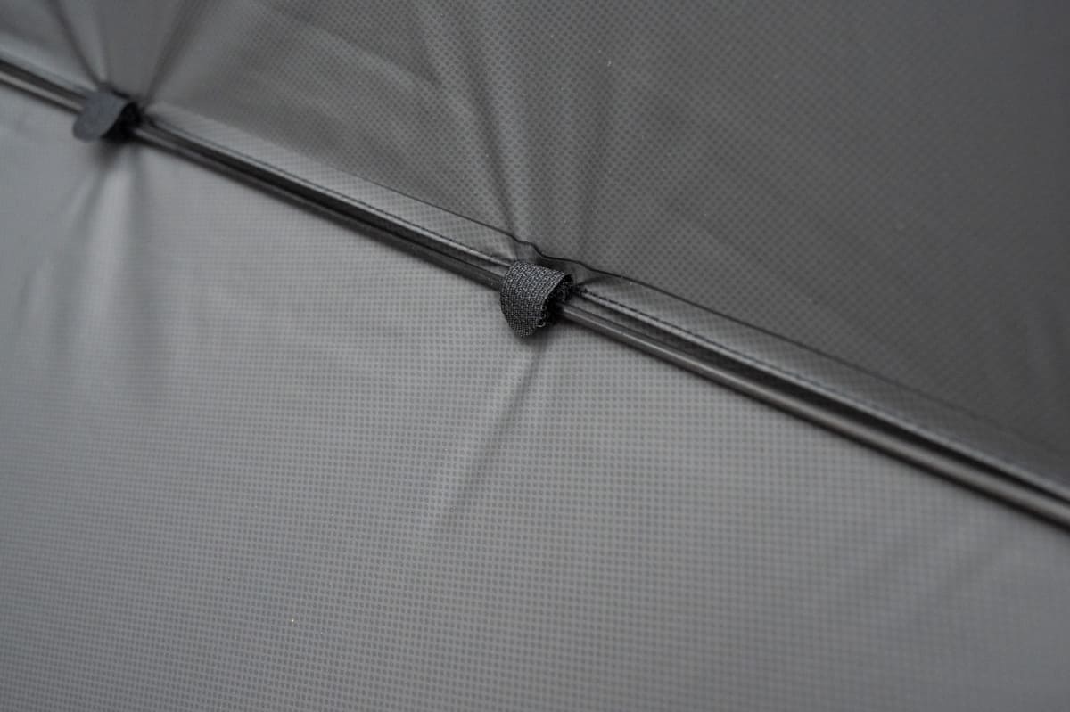 傘地は面ファスナーで固定されており、交換も簡単になっています