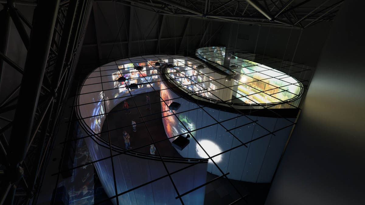 パビリオン入り口に設置される「カービングビジョン」