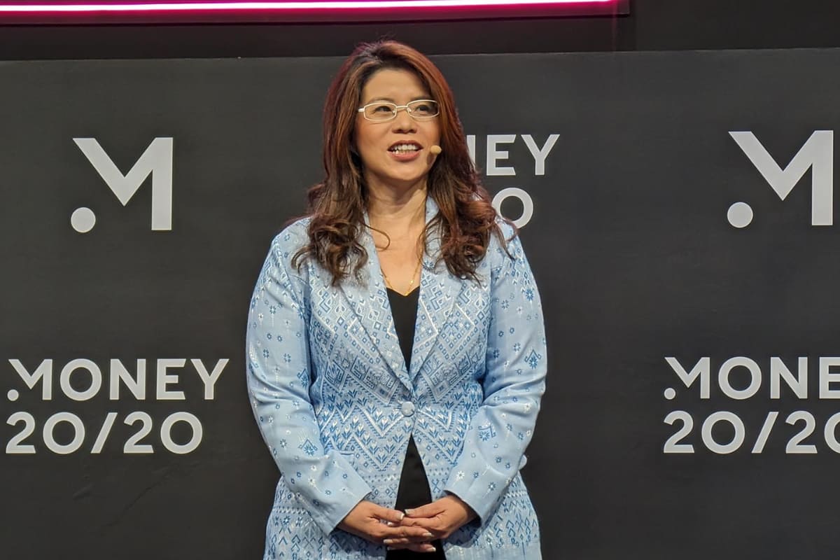 Money20/20 Asiaでスピーチするタイ銀行のDaranee Saeju氏