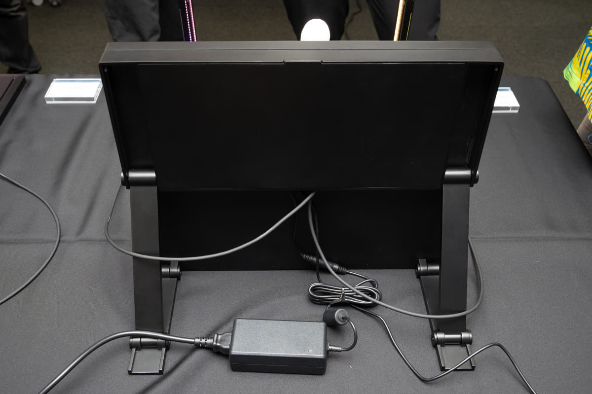 ディスプレイ背面