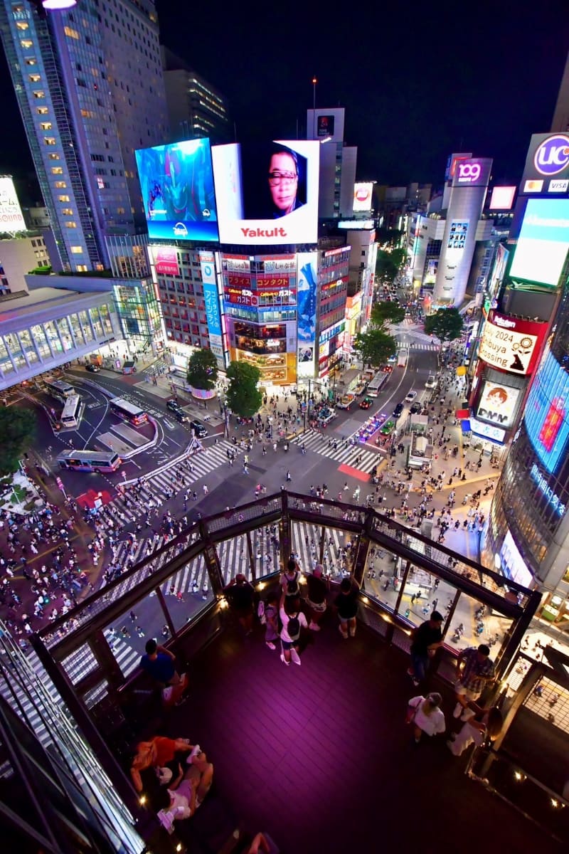 CROSSING VIEW&ROOFTOP LOUNGE MAG8