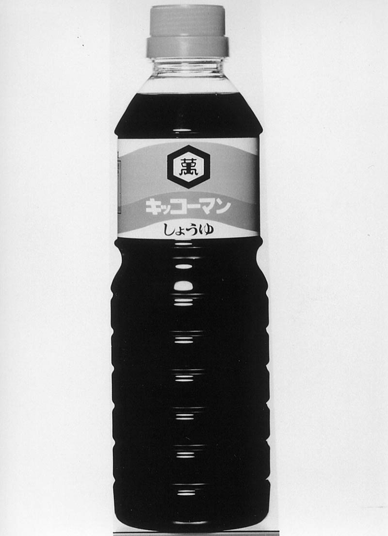 1977年に食品業界で初めてペットボトルを採用